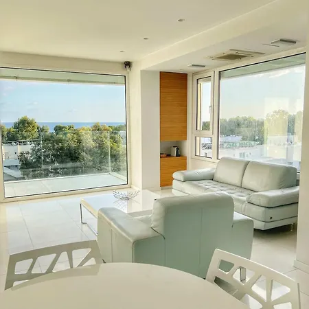 Modern Seafront Apartment