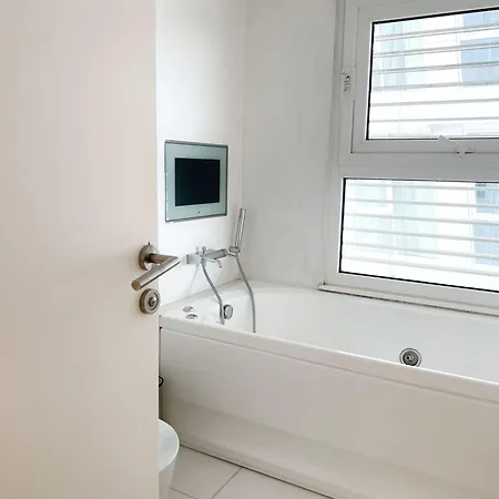 Apartment Modern Seafront *