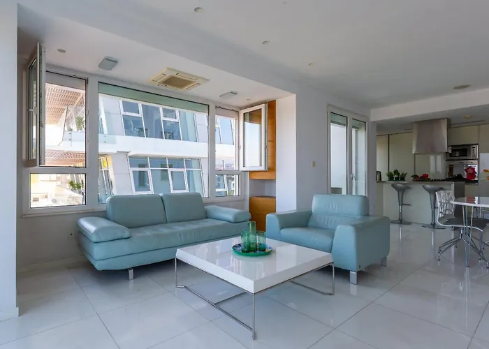 Modern Seafront Apartman