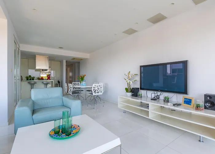 Modern Seafront Apartman Limassol