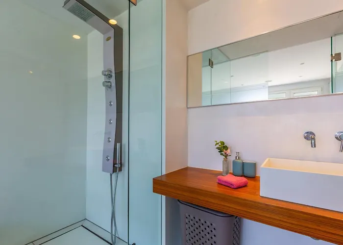 Modern Seafront Apartman Limassol