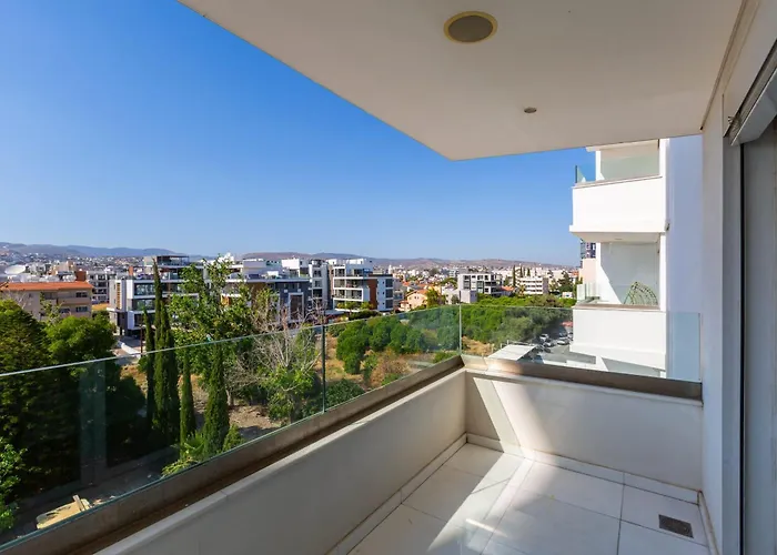 Modern Seafront Apartman Limassol