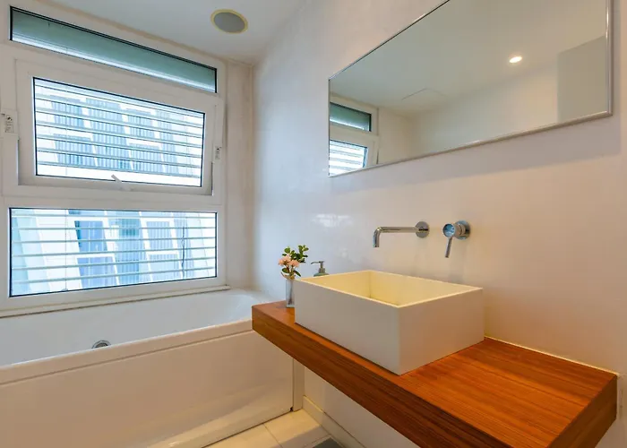 Modern Seafront Apartman *