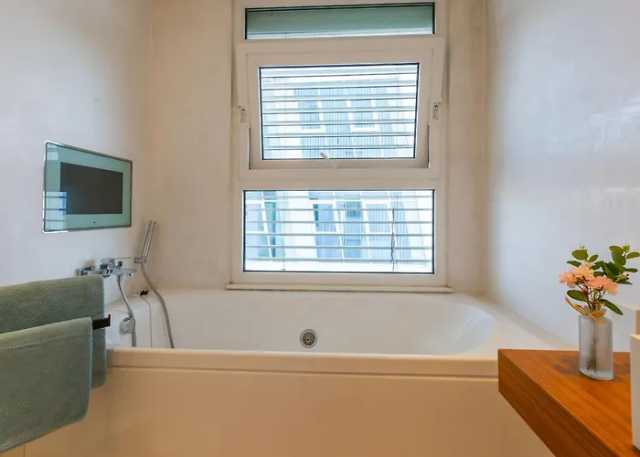 Modern Seafront דירה